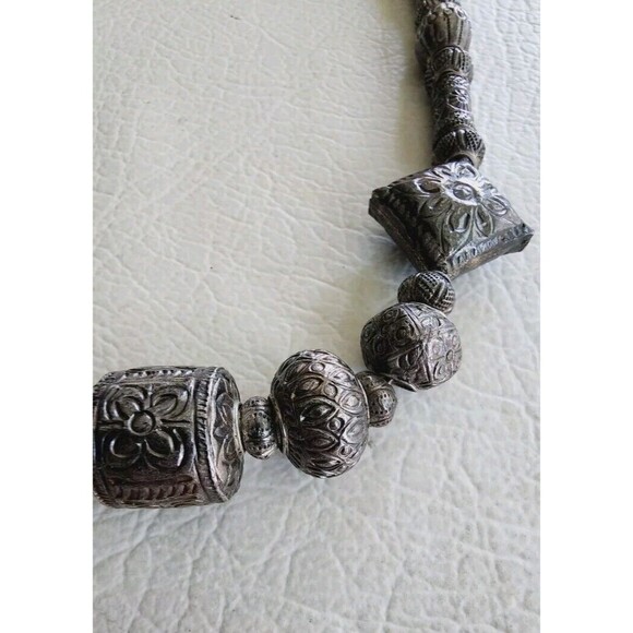 VINTAGE THAI TRIBAL STERLING SILVER OVER WAX REPOUSSE BEADED NECKLACE 18" 48g - Picture 3 of 7